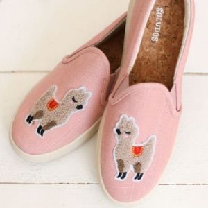 NWT Soludos Llama Pink Slip Ons